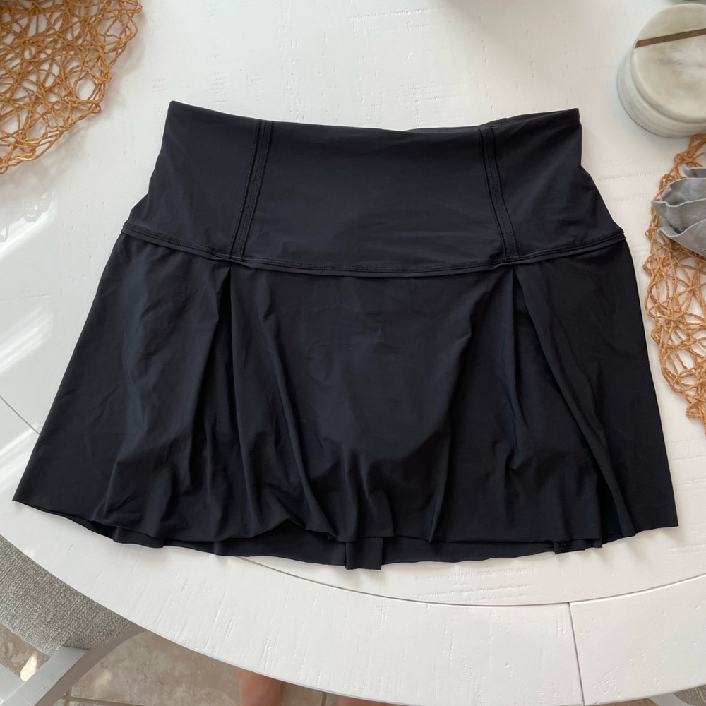 Black lululemon skort size 6